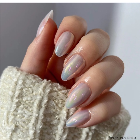 ENTRANCED Short Almond Press In Nails Glamnetic - Picture 4 of 7